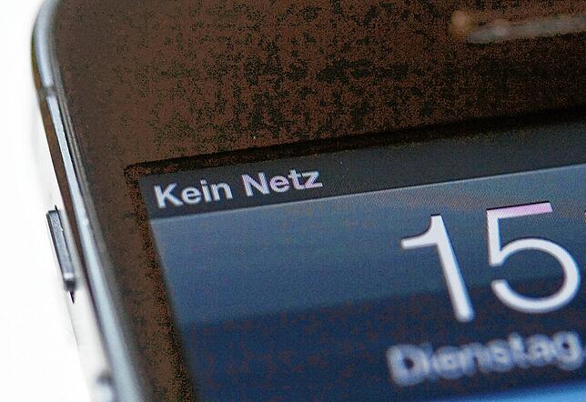 Kein Netz heißt es auch oft an der Grenze zur Schweiz. Eine Initiative der regionalen IHKs will sich dem Problem jetzt annehmen. Sie ...