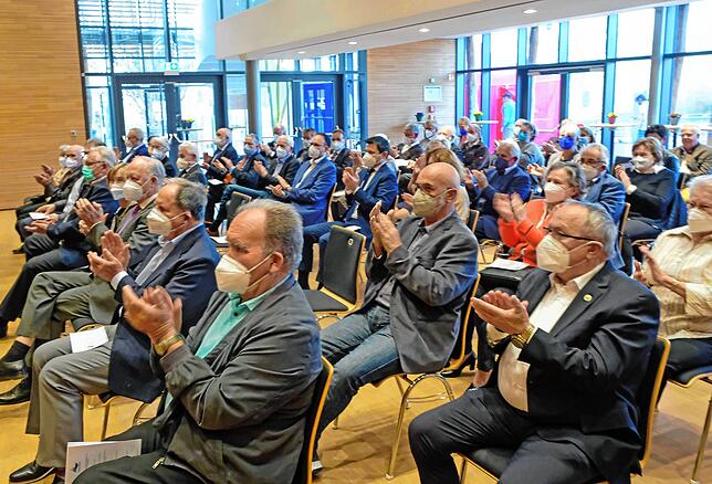 Beifall für die Auszeichnung und die musikalische Begleitung: Seit Langem wieder einmal Publikum im Welterbesaal.