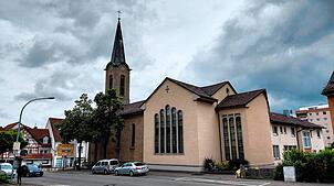 Der hintere Teil der Melanchtonkirche samt Gemeindehaus wurde in den 1960er-Jahren an das historische Kirchengebäude angebaut. Nun ...