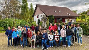 Die Rosenpfleger aus Nöggenschwiel genossen einen gemeinsamen Ausflug, den Ursel und Werner Ebner bestens organisiert hatten. Bild: ...