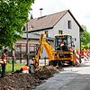 Die Arbeiten zum Breitbandausbau sind in der Dorfmitte von Oberalpfen angekommen. Trotz Corona-Krise wurden die Arbeiten zügig ...