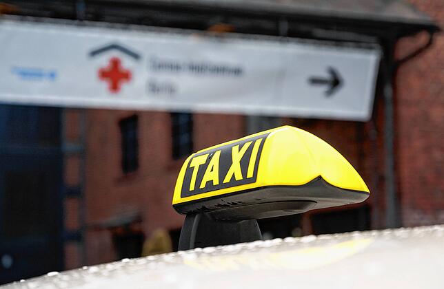 Weil die Taxi-Branche am Boden liegt, braucht man keine Fahrer mehr.