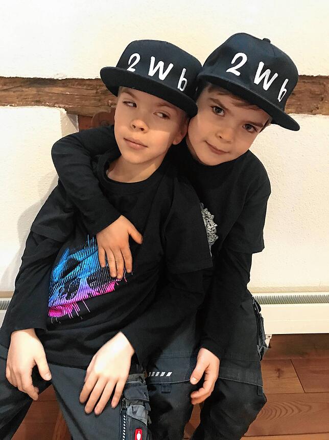 Die coolen Jungs haben mit &bdquo;2WB&ldquo; ihre eigene Band.