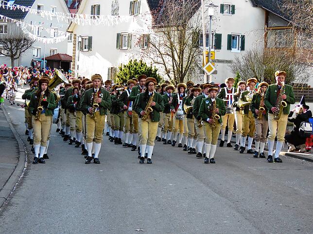 Bild 7: Viele Zuschauer beim Umzug in Gutmadingen am Sonntag