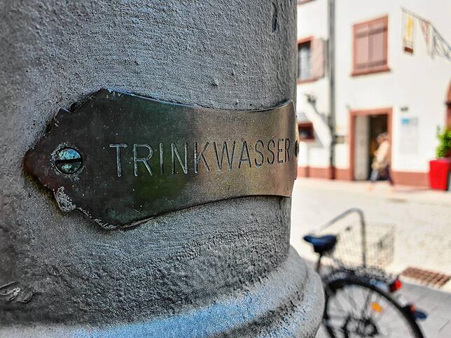 Doch Trinkwasser: Der Ausnahmebrunnen in der Färberstraße. Laut der Stadtverwaltung gibt es in Villingen keinen Trinkwasserbrunnen mehr. ...