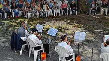 Das Ensemble des Bläserchors Meßkirch-Ostrach-Pfullendorf am Sonntag bei seinem Serenadenkonzert im Schlosshof.