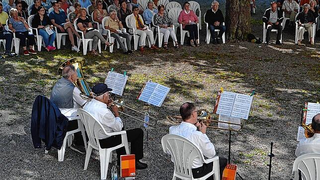 Das Ensemble des Bläserchors Meßkirch-Ostrach-Pfullendorf am Sonntag bei seinem Serenadenkonzert im Schlosshof.