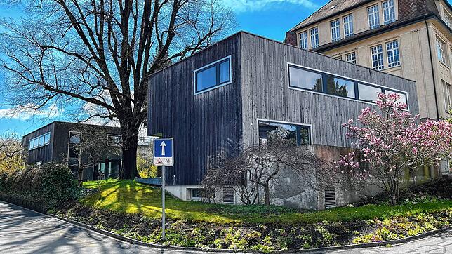 Holz trifft auf Beton: In Kreuzlingen findet man viele Stile nebeneinander, moderne Holzbauweise neben ehrwürdigem Betonbau.