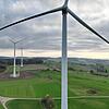 Zwischen Heiligenberg und Pfullendorf stehen (oberhalb von Straß, beziehungsweise Hattenweiler) drei Windkraftanlagen. Ein Höhenrücken ...