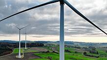 Zwischen Heiligenberg und Pfullendorf stehen (oberhalb von Straß, beziehungsweise Hattenweiler) drei Windkraftanlagen.