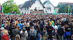 Die Konzerte beim Hohentwielfestival 2025 lockten mehrere tausend Menschen an, auch wenn sie auf dem Rathausplatz stattfanden. Dort ...