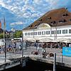 Die Greth ist das prominenteste Gebäude an der Überlinger Promenade und empfängt auch alle Schiffsreisenden.