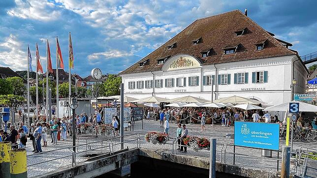 Die Greth ist das prominenteste Gebäude an der Überlinger Promenade und empfängt auch alle Schiffsreisenden.