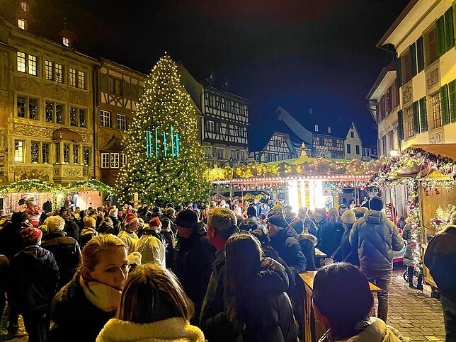 Der Märlistadt Weihnachtsmarkt findet vom 04.12.2024 bis 05.01.2025 in der Altstadt von Stein am Rhein statt.