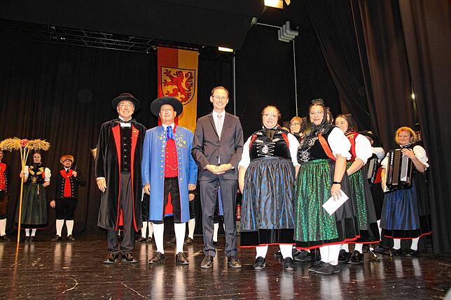 Bild 8: Kilbig Bräunlingen: Trachten bestimmten den in der Stadthalle