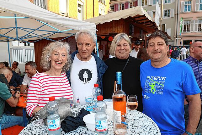Bild 16: Volle Gläser und beste Stimmung: So ging’s beim Konstanzer Weinfest 2025 weiter