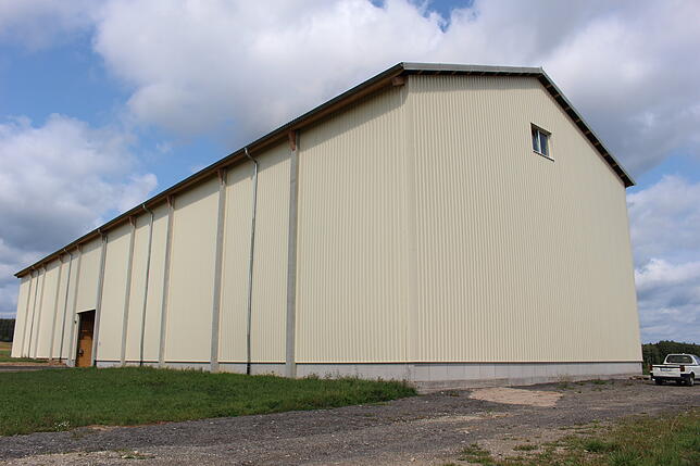 70 Meter lang und 16 Meter hoch ist die große Halle, in der sich die Anlage befindet. Der Bau kostete etwas über eine Million Euro.