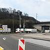Einen Tag nach der Grenzschließung herrscht am Waldshuter Zollübergang reger Verkehr. Vor allem Lastwagen fahren aus Richtung ...
