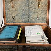 In dieser Kiste lagerten die Briefe, Bücher und Zeitungsausschnitte, die der Besitzer des Schlosses Seeheim, Eberhard Teufel, in der ...