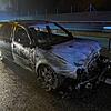 Das ausgebrannte Auto auf der Autobahn bei Birrhard im Kanton Aargau, südlich von Brugg.