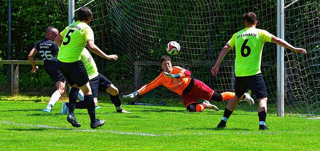 Bild 25: SV Eschbach siegt 3:0 bei Spitzenreiter SG FC Wehr/Brennet II – und wir haben Fotos!