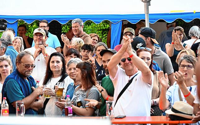 Bild 6: Sommer, Musik, gute Laune: So feierte Gurtweil das Gurtwiil Open Air 2025 - Das sind die besten Bilder