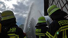 Von Großbränden in Markdorf ist die Freiwillige Feuerwehr im vergangenen Jahr verschont geblieben. Das Bild zeigt Löscharbeiten bei der ...