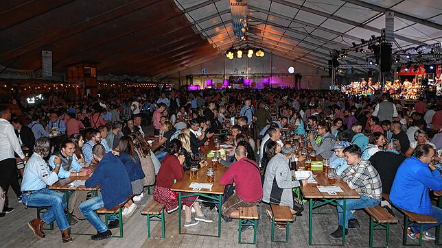 Bild 28: Fassanstich beim Deutsch-Schweizer Oktoberfest