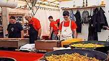 Alle packen beim Schonacher Volks- und Jubiläumsfest der Feuerwehr kräftig mit an. Auch 2025 wird es keinen Eintritt kosten. Bild: ...