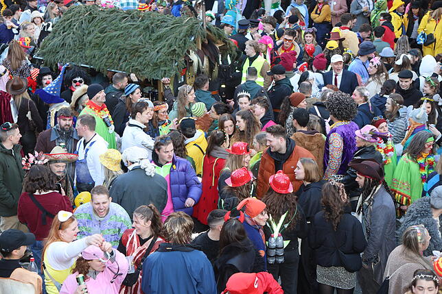 Bild 1: Konstanzer Straßenfasnacht 2025: Wenn die Altstadt zur Partyzone wird - Hier die schönsten Bilder!