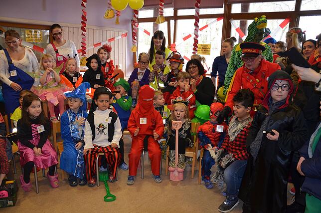 Am Schmotzigen macht der Stettener Kindergarten Rambazamba auf der Baustelle.