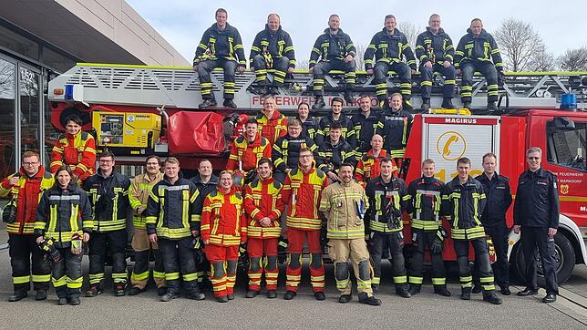 Mitglieder aus acht Gemeindewehren und einer Werksfeuerwehr haben sich in Markdorf zu Truppführern ausbilden lassen. Alle haben bestanden.