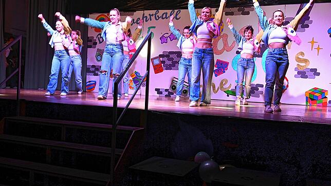 Die Damen der Showtanzgruppe Apasiodanza vom Turnverein St. Georgen überzeugen mit ihrem Auftritt. Bilder: Werner Müller