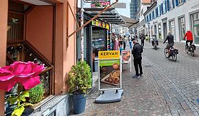 Vor dem Döner-Imbiss Kervan in der Konstanzer Wessenbergstraße kam es am 20. Juni zu einer schweren körperlichen und verbalen ...