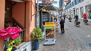 Vor dem Döner-Imbiss Kervan in der Konstanzer Wessenbergstraße kam es am 20. Juni zu einer schweren körperlichen und verbalen ...