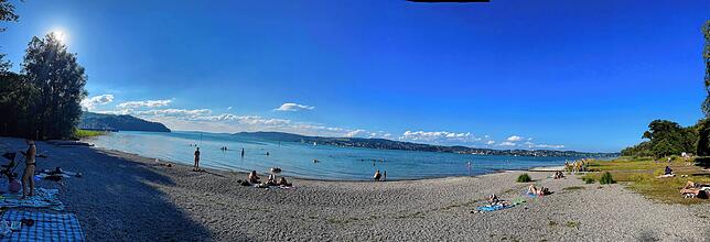 Zahlreiche Strandbäder in und um Konstanz laden im Sommer zum Schwimmen ein. Hier das kostenlose Strandbad in Wallhausen.