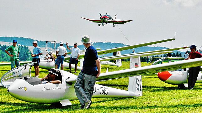 Abheben und landen: Mehr 90 Jahre Segelflug auf dem Hotzenwald und 75 Jahre Luftsportgemeinschaft Hotzenwald (LGH) – Werner Kramer hat ...