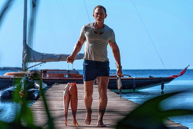 In der Karibik ist‘s auch schön – trotzdem kehrt James Bond (Daniel Craig) in den Geheimdienst Ihrer Majestät zurück.