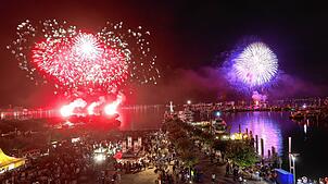 Das Finale des Feuerwerks: Wenn Konstanz und Kreuzlingen gemeinsam Raketen abschießen &ndash; wie hier 2019 beim bislang letzten ...
