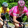 Die öffentliche Ächtung wegen ihrer Doping-Vergehen haben die einst erbitterten Radsport-Rivalen Jan Ullrich (r) und Lance Armstrong ...