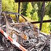 Das Bild zeigt die Situation kurz nach dem Brand im August 2023, nachdem bei der Familie Scherzinger in Gütenbach ein Carport samt Auto ...