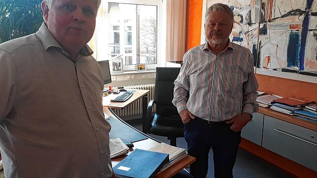 Klinik-Geschäftsführer Thomas Müller (links) und Roland Wehrle