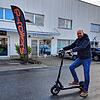 Thomas Zirkel hat sich vor zwölf Jahren in Markdorf auf zweirädrige Elektromobilität spezialisiert, vom E-Roller-Förderprogramm der ...