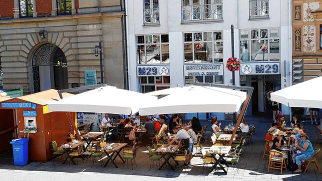 Vorher Bekleidung &ndash; jetzt Döner: Die Sparkasse Bodensee, der auch das weiße Gebäude gehört, hat das Ladenlokal jetzt an einen ...
