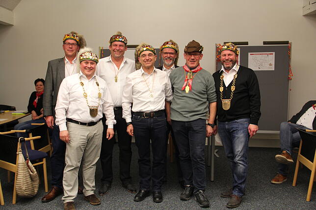 Die Auszeichnung &bdquo;Schnitzwieb&ldquo; erhielten folgende Narrenräte: Thomas Nöken (silber), Sascha Hain (Zunftmeister), Stefan ...