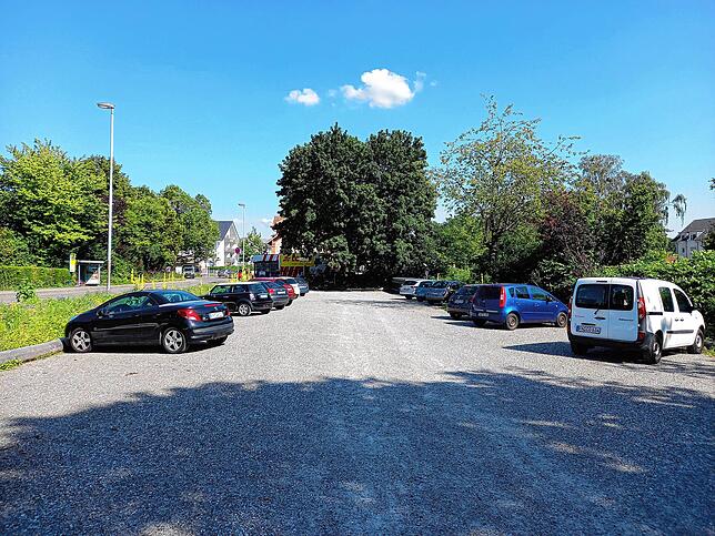 Der Parkplatz am Bahnhof ist die jüngste öffentliche Markdorfer Parkfläche. In fünf Minuten erreicht man zu Fuß die Innenstadt. Die ...