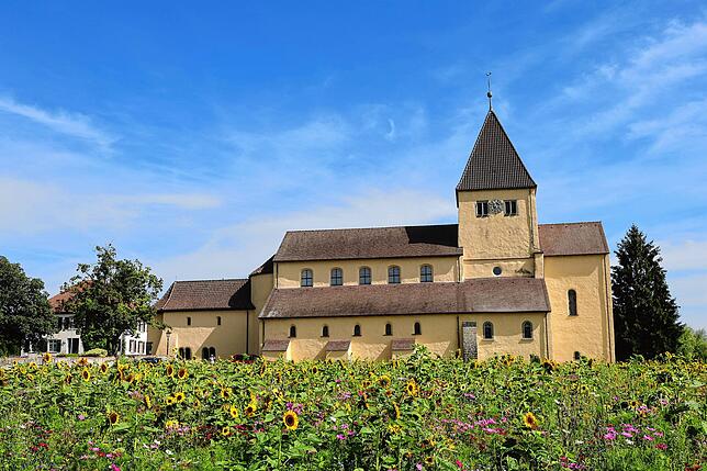 Die Kirche St. Georg auf der Insel Reichenau im Jahr 2024.