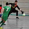 Gehalten: Torwart Niklas Frey klärt zwar diesen Schuss von Marius Aich (Nr. 7), konnte aber am Ende die 4:9-Niederlage des SC ...