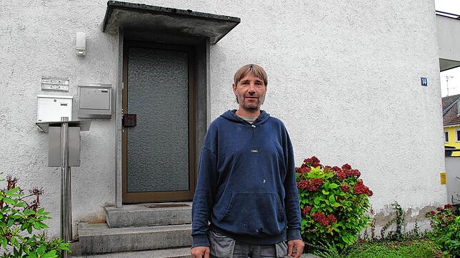 Martin Fecher vermietet in seinem Zwei-Familienhaus in Singen Zimmer an finanziell benachteiligte Menschen. Er ärgert sich über die ...