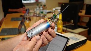 So klein sind die Geräuschdatenlogger, die zum Einsatz kommen würden, wenn sich der Gemeinderat für diese Geräte zur Lecksuche ...